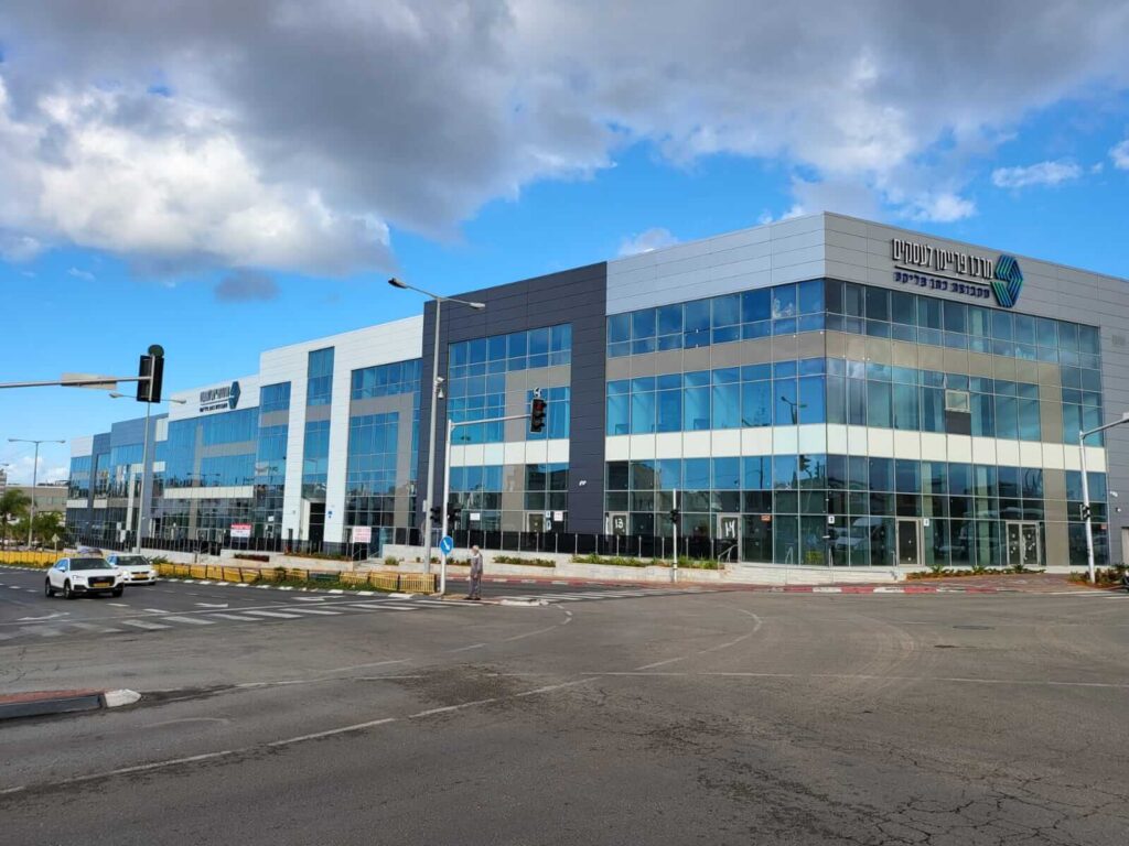 מול הרובע, מרכז בילוי אורבני חדשני למגוון רחב של עסקים - נדלן נדלן